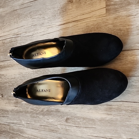 NWOT Alfani Heels, Black Velour, Size 7 - Picture 4 of 7